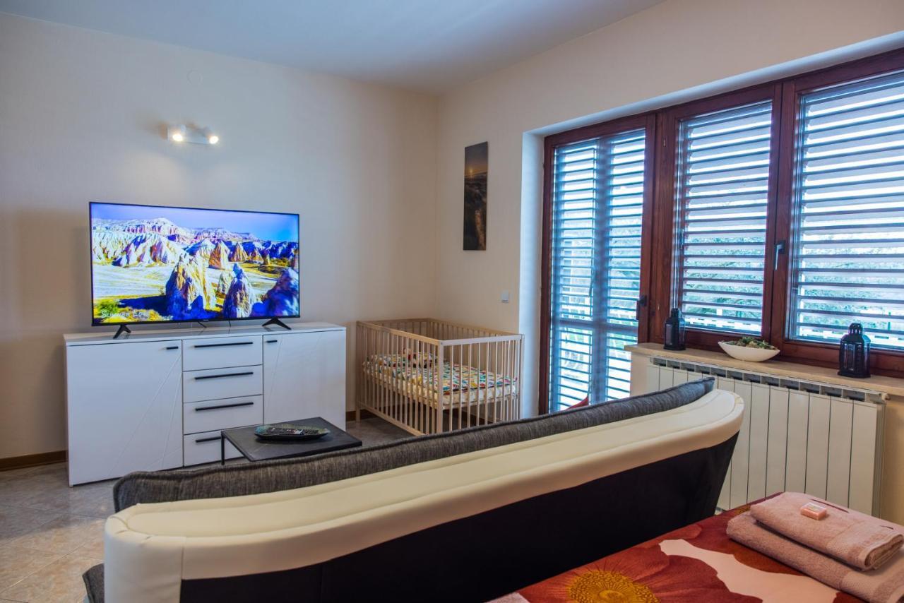 Apartments Milok Secovlje Ngoại thất bức ảnh